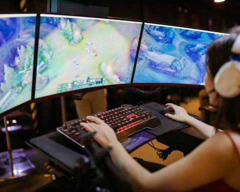 a woman playing league of legends