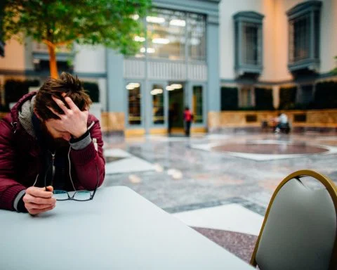 Waarom je vaak op vakantie je stress pas voelt