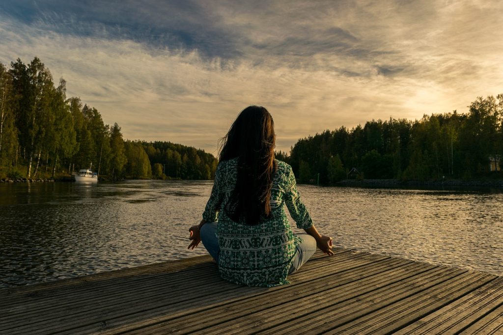 Welke yoga hulpmiddelen niet mogen ontbreken tijdens een yogasessie