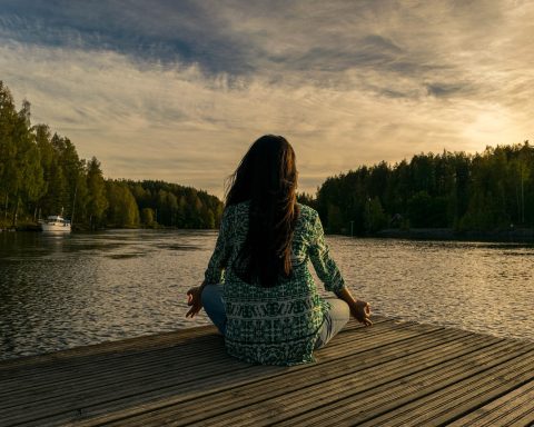 Welke yoga hulpmiddelen niet mogen ontbreken tijdens een yogasessie