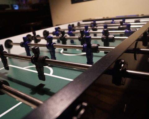 De verborgen voordelen van een voetbaltafel in huis